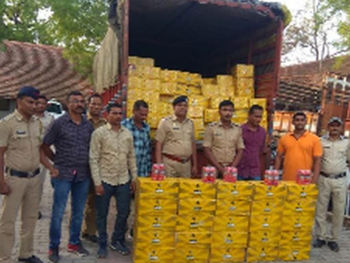 Unusual transportation of beer; The truck seized | बिअरची विनापरवाना वाहतूक; ट्रक पकडला Unusual transportation of beer; The truck seized | बिअरची विनापरवाना वाहतूक; ट्रक पकडला