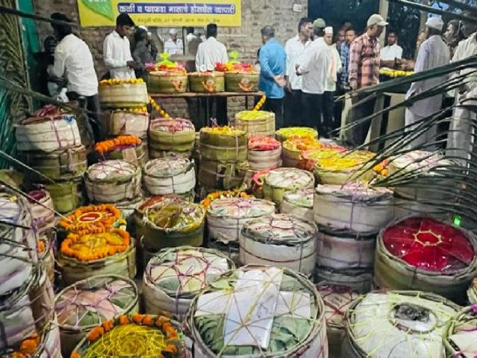Veeda paan market on Lakshmi Puja, huge export from Miraj | लक्ष्मी पूजनाच्या मुहुर्तावर विड्याच्या पानांचा बाजार तेजीत, मिरजमधून मोठ्या प्रमाणात निर्यात  Veeda paan market on Lakshmi Puja, huge export from Miraj | लक्ष्मी पूजनाच्या मुहुर्तावर विड्याच्या पानांचा बाजार तेजीत, मिरजमधून मोठ्या प्रमाणात निर्यात