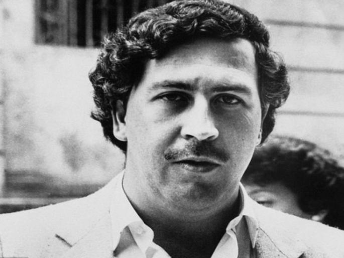 Life of drug lord Pablo Escobar | ज्याचे करोडों रुपये उंदीर खाऊन टाकायचे अशा पाब्लोबद्दल तुम्हाला माहिती आहे का? Life of drug lord Pablo Escobar | ज्याचे करोडों रुपये उंदीर खाऊन टाकायचे अशा पाब्लोबद्दल तुम्हाला माहिती आहे का?