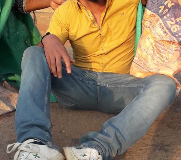 55 people injured in beekeeper attack in tourist: Panchgani table landing incident | पर्यटकांवर मधमाश्यांचा हल्ला ५५ जण जखमी : पाचगणीतील टेबल लँडवर घटना 55 people injured in beekeeper attack in tourist: Panchgani table landing incident | पर्यटकांवर मधमाश्यांचा हल्ला ५५ जण जखमी : पाचगणीतील टेबल लँडवर घटना