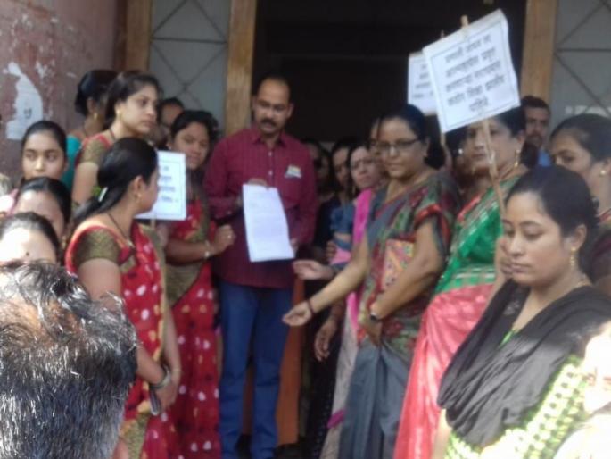 Silent mob by Shimpi Samaj in Pancharatya | पाचोऱ्यात शिंपी समाजातर्फे मूकमोर्चा Silent mob by Shimpi Samaj in Pancharatya | पाचोऱ्यात शिंपी समाजातर्फे मूकमोर्चा