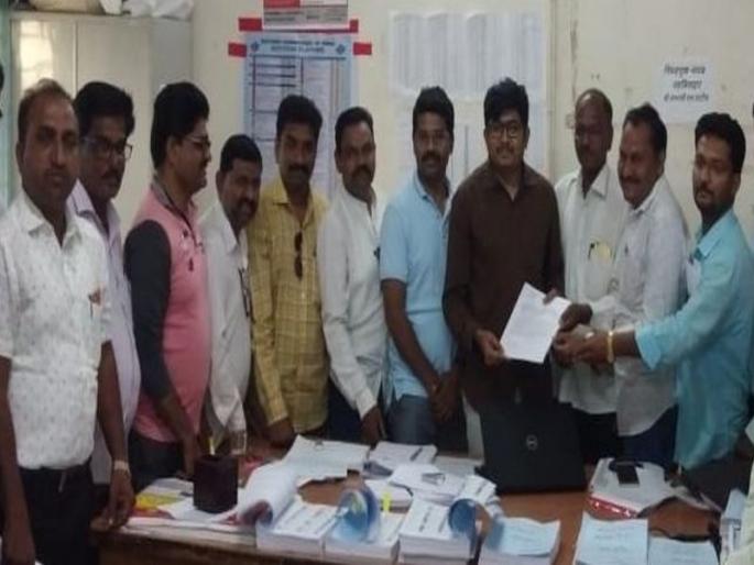 File a case against the professor of Pune, who has made a frenetic statement | बेताल वक्तव्य करणाऱ्या पुण्याच्या प्राध्यापकाविरुद्ध गुन्हा दाखल करा File a case against the professor of Pune, who has made a frenetic statement | बेताल वक्तव्य करणाऱ्या पुण्याच्या प्राध्यापकाविरुद्ध गुन्हा दाखल करा