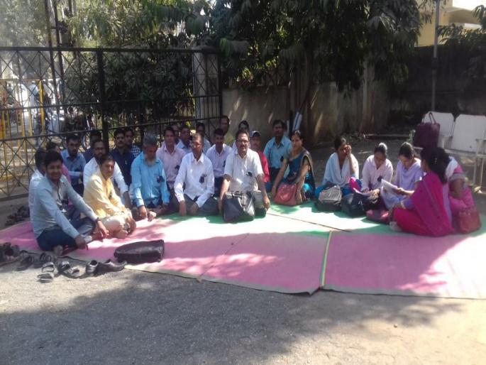 In Panchyat, the work of talathi stopped work | पाचोऱ्यात तलाठ्यांचे काम बंद आंदोलन सुरू In Panchyat, the work of talathi stopped work | पाचोऱ्यात तलाठ्यांचे काम बंद आंदोलन सुरू