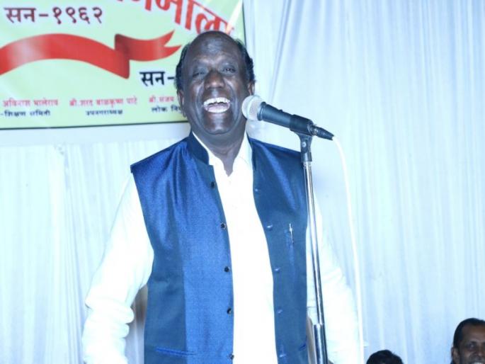 Rasik Lottpot in Poetry concert | पाचोऱ्यात काव्य मैफलीत रसिक लोटपोट