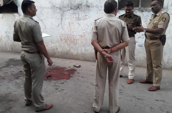 Daylight murder of notorious goons in Nagpur | नागपुरात कुख्यात गुंडांची दिवसाढवळ्या हत्या Daylight murder of notorious goons in Nagpur | नागपुरात कुख्यात गुंडांची दिवसाढवळ्या हत्या