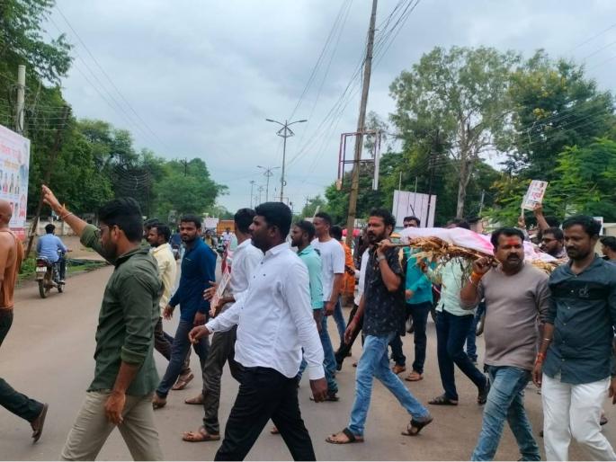 Maratha protestors aggressive in Dharashiv, deputy chief minister's fleet will stop! | धाराशिवमध्ये मराठा आंदोलक आक्रमक, उपमुख्यमंत्र्यांचा ताफा रोखणार! मराठा आमदारांना जिल्हाबंदी Maratha protestors aggressive in Dharashiv, deputy chief minister's fleet will stop! | धाराशिवमध्ये मराठा आंदोलक आक्रमक, उपमुख्यमंत्र्यांचा ताफा रोखणार! मराठा आमदारांना जिल्हाबंदी