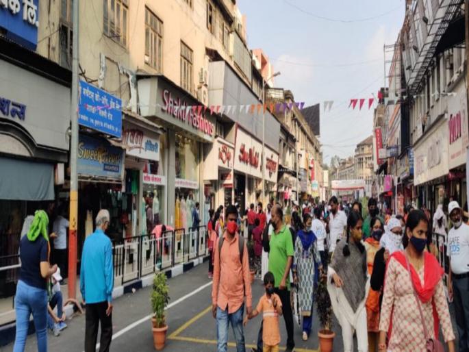 Semwari Walking Plaza on Lakshmi Street on the occasion of Pedchari Day | पादचारी दिनानिमित्त लक्ष्मी रस्त्यावर साेमवारी वॉकिंग प्लाझा Semwari Walking Plaza on Lakshmi Street on the occasion of Pedchari Day | पादचारी दिनानिमित्त लक्ष्मी रस्त्यावर साेमवारी वॉकिंग प्लाझा