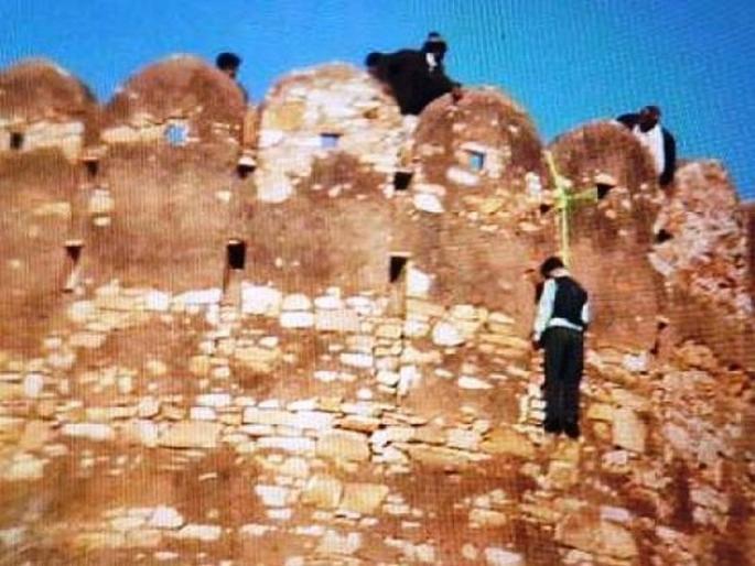 'Padmavati' controversy turns violent, dead body found dead in Nahargad Fort | 'पद्मावती' वादाला हिंसक वळण ? जयपूरच्या नाहरगड किल्ल्यावर आढळला तरुणाचा मृतदेह