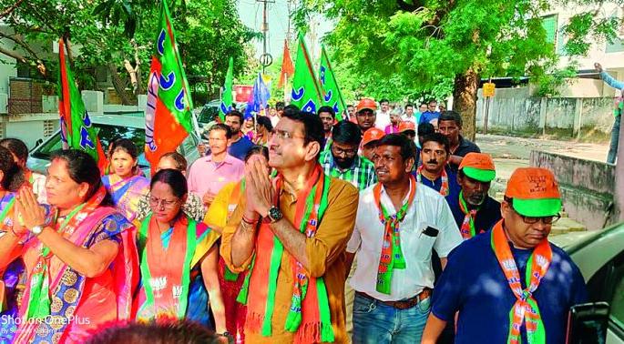 Fadnavis will be made Chief Minister again: Resolve in padyatra at Somalwada area | फडणवीसांना पुन्हा मुख्यमंत्री बनवू : सोमलवाडा भागात पदयात्रेत संकल्प Fadnavis will be made Chief Minister again: Resolve in padyatra at Somalwada area | फडणवीसांना पुन्हा मुख्यमंत्री बनवू : सोमलवाडा भागात पदयात्रेत संकल्प