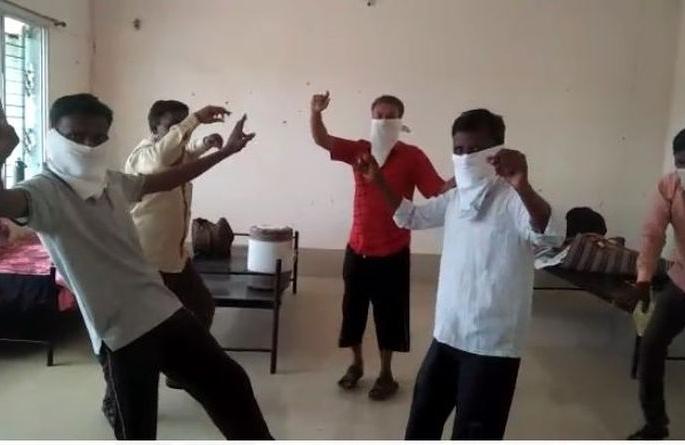 Shocking! Party at Kovid Center in Mahagaon in Yavatmal district | धक्कादायक! यवतमाळ जिल्ह्यातील महागावच्या कोविड सेंटरमध्ये रंगली ओली पार्टी Shocking! Party at Kovid Center in Mahagaon in Yavatmal district | धक्कादायक! यवतमाळ जिल्ह्यातील महागावच्या कोविड सेंटरमध्ये रंगली ओली पार्टी