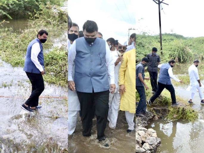 Road was eroded ... Fadnavis reached Bandhavar waiting for mud water in daund, baramati | रस्ता खचला... चिखल पाण्यातून वाट काढत देवेंद्र फडणवीस पोहोचले बांधावर Road was eroded ... Fadnavis reached Bandhavar waiting for mud water in daund, baramati | रस्ता खचला... चिखल पाण्यातून वाट काढत देवेंद्र फडणवीस पोहोचले बांधावर