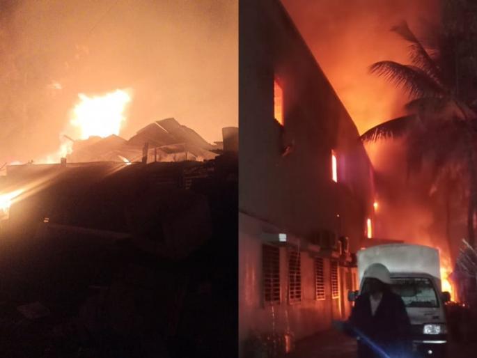 A fire broke out at Godaun Ankar Center in Mundhwa pune, Pune in one night | पुण्यातील मुंढव्यात एकाच रात्रीत गोडाऊन अन् कार सेंटरला आग A fire broke out at Godaun Ankar Center in Mundhwa pune, Pune in one night | पुण्यातील मुंढव्यात एकाच रात्रीत गोडाऊन अन् कार सेंटरला आग