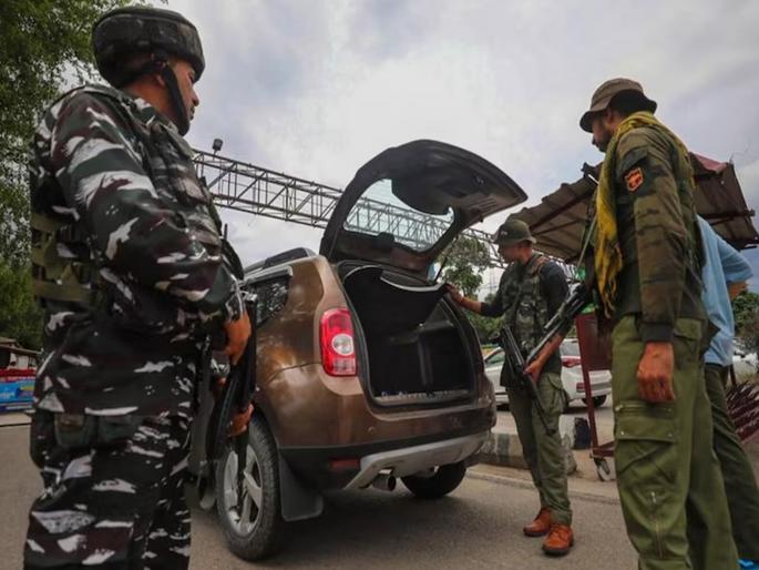 Pahalgam Terror Attack: Preparations to break the backs of terrorists, 175 people arrested from Anantnag, big action by the army | दहशतवाद्यांचे कंबरडे मोडण्याची तयारी, अनंतनागमधून १७५ जण ताब्यात, लष्कराची मोठी कारवाई Pahalgam Terror Attack: Preparations to break the backs of terrorists, 175 people arrested from Anantnag, big action by the army | दहशतवाद्यांचे कंबरडे मोडण्याची तयारी, अनंतनागमधून १७५ जण ताब्यात, लष्कराची मोठी कारवाई