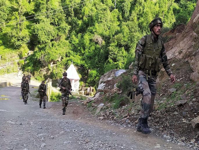 Pahalgam Terror Attack: 4 suspects spotted in Kathua district of Jammu and Kashmir, security forces launch search operation | जम्मू-काश्मीरच्या कठुआ जिल्ह्यात दिसले 4 संशयित, सुरक्षा दलांनी सुरू केली शोध मोहीम... Pahalgam Terror Attack: 4 suspects spotted in Kathua district of Jammu and Kashmir, security forces launch search operation | जम्मू-काश्मीरच्या कठुआ जिल्ह्यात दिसले 4 संशयित, सुरक्षा दलांनी सुरू केली शोध मोहीम...