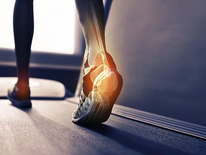Your bad habits increase the pains of feet relax your feet with these | तुमच्या चुकीच्या सवयी पायांसाठी ठरतात घातक; असा द्या आराम Your bad habits increase the pains of feet relax your feet with these | तुमच्या चुकीच्या सवयी पायांसाठी ठरतात घातक; असा द्या आराम