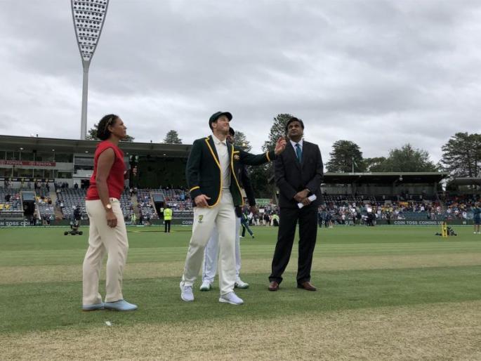 what the Australian captain did to win the toss! | काहीही हं... टॉस जिंकण्यासाठी ऑस्ट्रेलियाच्या कर्णधारानं काय केलं बघा!