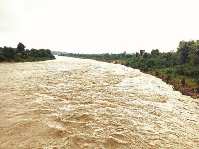 Painganga flood; Vidarbha-Marathwada connection was lost | पैनगंगेला पूर; विदर्भ-मराठवाड्याचा संपर्क तुटला Painganga flood; Vidarbha-Marathwada connection was lost | पैनगंगेला पूर; विदर्भ-मराठवाड्याचा संपर्क तुटला