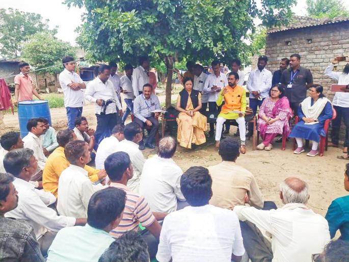 Field survey of Waideshi Kunbi community by members of Backward Classes Commission in Paithan | पैठणमध्ये मागासवर्गीय आयोगाच्या सदस्यांकडून कुणबी समाजाची क्षेत्रपाहणी Field survey of Waideshi Kunbi community by members of Backward Classes Commission in Paithan | पैठणमध्ये मागासवर्गीय आयोगाच्या सदस्यांकडून कुणबी समाजाची क्षेत्रपाहणी