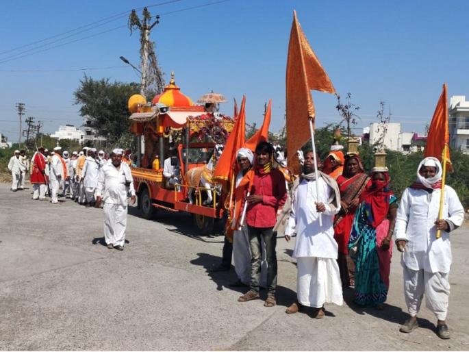 Devotees coming to Paithan for Nathashthi will have a corona check | नाथषष्ठीसाठी पैठणमध्ये येणाऱ्या भाविकांची होणार कोरोना तपासणी; नगरपरिषदेने उभारली तीन केंद्रे Devotees coming to Paithan for Nathashthi will have a corona check | नाथषष्ठीसाठी पैठणमध्ये येणाऱ्या भाविकांची होणार कोरोना तपासणी; नगरपरिषदेने उभारली तीन केंद्रे