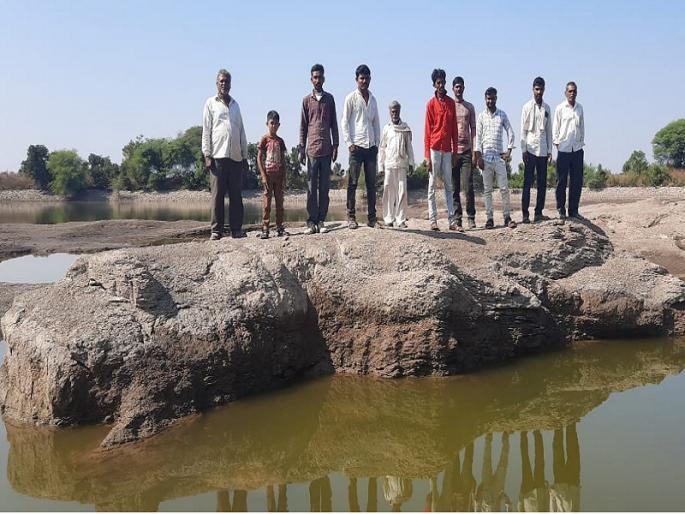 Malegaon-Pimpri lake trembled with a mysterious sound | माळेगाव-पिंप्री पाझर तलाव गूढ आवाजाने हादरला Malegaon-Pimpri lake trembled with a mysterious sound | माळेगाव-पिंप्री पाझर तलाव गूढ आवाजाने हादरला