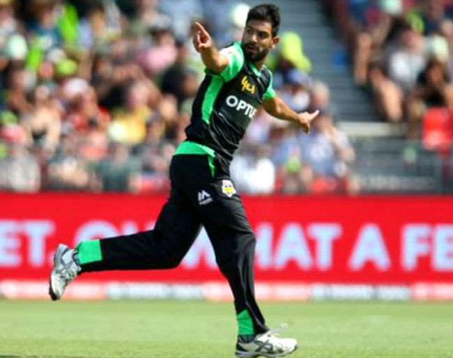 Thepakistani bowler haris rauf throat slashing celebration after getting a wicket; Shocking video viral | विकेट मिळवल्यावर 'या' गोलंदाजाने केली गळा कापून टाकण्याची कृती; धक्कादायक व्हिडीओ वायरल