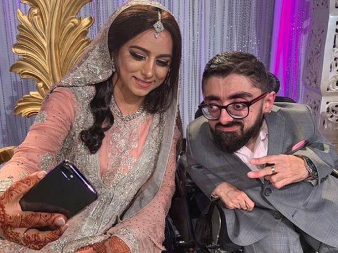 Two feet tall Pakistani man bobo get six feet tall bride video viral | Video : २ फूटाच्या नवरदेवाची ६ फूट उंच सुंदर नवरी, व्हायरल झाला लग्नाचा व्हिडीओ 