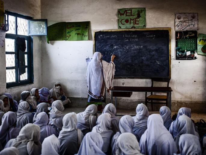 The next generation in Pakistan will remain uneducated; Crores of children do not go to school | पाकिस्तानातील पुढची पिढी अडाणीच राहणार; करोडो मुले शाळेत जातच नाहीत The next generation in Pakistan will remain uneducated; Crores of children do not go to school | पाकिस्तानातील पुढची पिढी अडाणीच राहणार; करोडो मुले शाळेत जातच नाहीत
