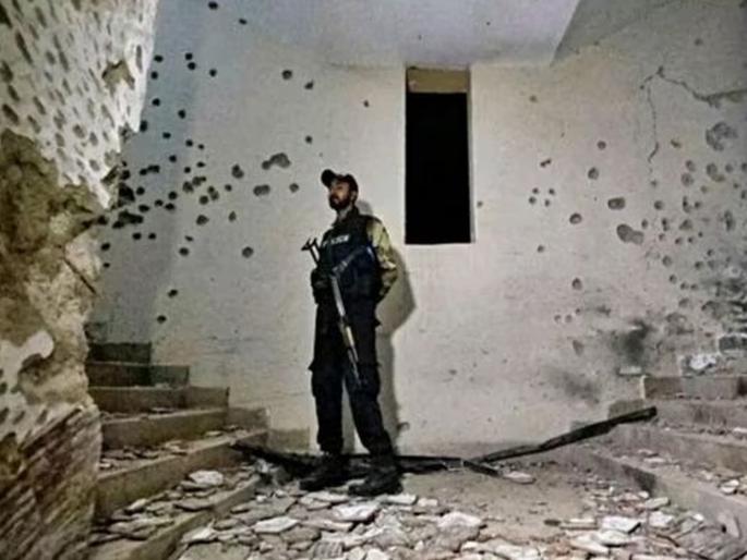 Terrorist attack on police station in Pakistan; 10 policemen killed | पाकिस्तानमध्ये पोलीस ठाण्यावर दहशतवादी हल्ला; 10 पोलीस ठार Terrorist attack on police station in Pakistan; 10 policemen killed | पाकिस्तानमध्ये पोलीस ठाण्यावर दहशतवादी हल्ला; 10 पोलीस ठार