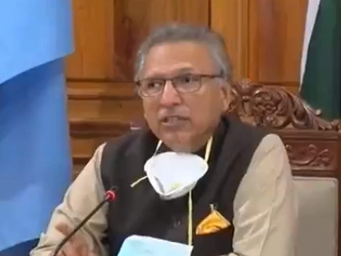 CoronaVirus : Pakistan Angry At President Arif Alvi For Wearing N97 Mask In A Meeting Amid Shortage During Coronavirus Pandemic rkp | CoronaVirus : पाकच्या राष्ट्रपतींनी घातले N- 95 मास्क, डॉक्टर संतापले CoronaVirus : Pakistan Angry At President Arif Alvi For Wearing N97 Mask In A Meeting Amid Shortage During Coronavirus Pandemic rkp | CoronaVirus : पाकच्या राष्ट्रपतींनी घातले N- 95 मास्क, डॉक्टर संतापले