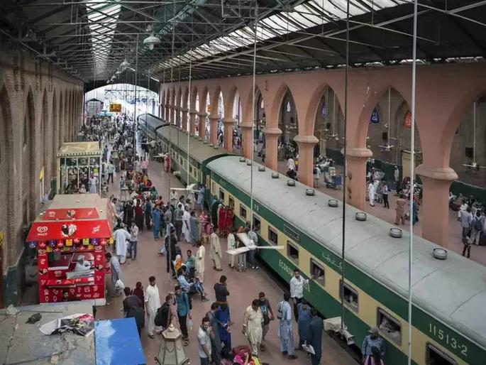 Railway fares increased in Pakistan, you will be surprised to see the ticket prices for 350 km distance | पाकिस्तानात रेल्वे भाडे वाढले, ३५० किमी अंतराचे तिकीट दर पाहून थक्क व्हाल Railway fares increased in Pakistan, you will be surprised to see the ticket prices for 350 km distance | पाकिस्तानात रेल्वे भाडे वाढले, ३५० किमी अंतराचे तिकीट दर पाहून थक्क व्हाल