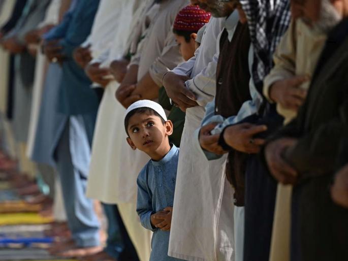 Pakistan has been threatened just in the name of war, more than 1000 madrasas in PoK have been closed | केवळ युद्धाच्या नावानेच पाकिस्तानला भरलीय धडकी, बंद केले पीओकेतील 1000 हून अधिक मदरसे!