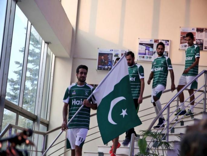 Pakistan hockey team ready to win world cup again after 24 years | २४ वर्षांचा विश्वचषक विजयाचा दुष्काळ संपविण्यासाठी पाकिस्तान येणार भारतात Pakistan hockey team ready to win world cup again after 24 years | २४ वर्षांचा विश्वचषक विजयाचा दुष्काळ संपविण्यासाठी पाकिस्तान येणार भारतात