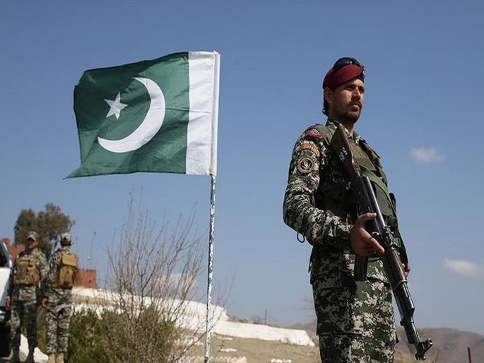 Clouds of war loom over impoverished Pakistan, possibility of a new war start; Analysts' claims create a stir | कंगाल पाकिस्तानवर युद्धाचे ढग, नव्या युद्धाला तोंड फुटण्याची शक्यता; विश्लेषकांच्या दाव्याने खळबळ Clouds of war loom over impoverished Pakistan, possibility of a new war start; Analysts' claims create a stir | कंगाल पाकिस्तानवर युद्धाचे ढग, नव्या युद्धाला तोंड फुटण्याची शक्यता; विश्लेषकांच्या दाव्याने खळबळ