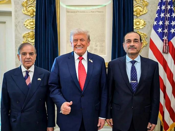 Donald Trump happy with those criticizing India praises Pakistan general again | भारतावर टीका करणाऱ्यांवर डोनाल्ड ट्रम्प खुश; पाकिस्तानच्या जनरलचं पुन्हा कौतुक केलं Donald Trump happy with those criticizing India praises Pakistan general again | भारतावर टीका करणाऱ्यांवर डोनाल्ड ट्रम्प खुश; पाकिस्तानच्या जनरलचं पुन्हा कौतुक केलं