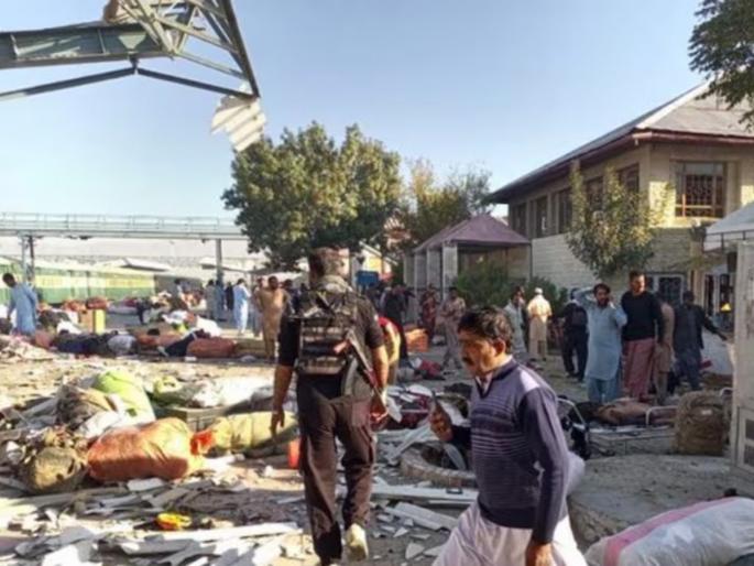 pakistan blast at quetta railway station in balochistan many killed and injured | भयंकर! पाकिस्तानच्या क्वेटा रेल्वे स्थानकावर भीषण स्फोट; २० जणांचा मृत्यू, ३० जखमी pakistan blast at quetta railway station in balochistan many killed and injured | भयंकर! पाकिस्तानच्या क्वेटा रेल्वे स्थानकावर भीषण स्फोट; २० जणांचा मृत्यू, ३० जखमी