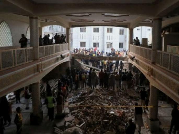 After train attack in Pakistan, blast in mosque maulana abdul aziz among 4 injured in ied blast | पाकिस्तानात रेल्वेवरील हल्ल्यानंतर, मशिदीमध्ये ब्लास्ट; मौलवीसह 4 जण जखमी After train attack in Pakistan, blast in mosque maulana abdul aziz among 4 injured in ied blast | पाकिस्तानात रेल्वेवरील हल्ल्यानंतर, मशिदीमध्ये ब्लास्ट; मौलवीसह 4 जण जखमी