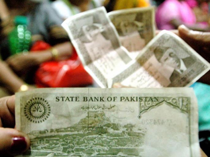 dying pakistan economy demands demonetization 5k rupees note leading financial crunch pakistan economic crisis | Pakistan Economic Crisis : कंगाल पाकिस्तान मोठा निर्णय घेणार! अर्थव्यवस्थेला वाचवण्यासाठी नोटबंदी करणार dying pakistan economy demands demonetization 5k rupees note leading financial crunch pakistan economic crisis | Pakistan Economic Crisis : कंगाल पाकिस्तान मोठा निर्णय घेणार! अर्थव्यवस्थेला वाचवण्यासाठी नोटबंदी करणार