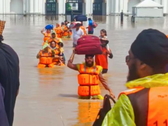 india pakistan floods attari border submerged many died homeless | पाणीच पाणी! पावसाचं रौद्ररुप, अटारी बॉर्डर जलमय; पाकिस्तानच्या पंजाबमध्ये २ लाख लोक बेघर india pakistan floods attari border submerged many died homeless | पाणीच पाणी! पावसाचं रौद्ररुप, अटारी बॉर्डर जलमय; पाकिस्तानच्या पंजाबमध्ये २ लाख लोक बेघर