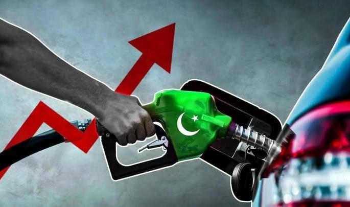 fuel expensive in pakistan a sudden increase in the price of petrol | पाकिस्तानमध्ये अर्ध्या रात्री पेट्रोल महाग! पेट्रोलच्या दरात अचानक १८ रुपये वाढ fuel expensive in pakistan a sudden increase in the price of petrol | पाकिस्तानमध्ये अर्ध्या रात्री पेट्रोल महाग! पेट्रोलच्या दरात अचानक १८ रुपये वाढ