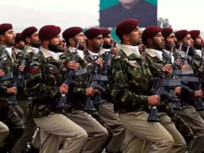 Pakistan Army Crisis pakistan army limts pakistan day parade to be held in president house due to financial crisis | Pakistan Army Crisis : कंगाल पाकिस्तानला परेड दाखवायलाही पैसा नाही; आर्थिक संकटाचा लष्कराला फटका Pakistan Army Crisis pakistan army limts pakistan day parade to be held in president house due to financial crisis | Pakistan Army Crisis : कंगाल पाकिस्तानला परेड दाखवायलाही पैसा नाही; आर्थिक संकटाचा लष्कराला फटका