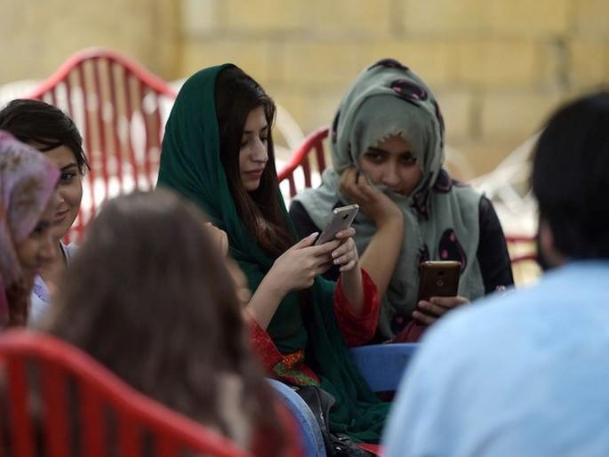 Hello, send money to this name, send that...! Pakistan has invented a faster payment system than UPI; Money will be transferred as soon as you speak | हॅलो, इसको भेज, उसको भेज...! पाकिस्तानने युपीआयपेक्षा फास्ट पेमेंट सिस्टीम शोधली; बोलताच पैसे ट्रान्सफर होणार Hello, send money to this name, send that...! Pakistan has invented a faster payment system than UPI; Money will be transferred as soon as you speak | हॅलो, इसको भेज, उसको भेज...! पाकिस्तानने युपीआयपेक्षा फास्ट पेमेंट सिस्टीम शोधली; बोलताच पैसे ट्रान्सफर होणार