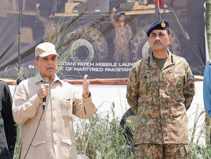 Even if a dog becomes the Prime Minister of Pakistan...; Pak Army Chief Asim Munir statement | पाकिस्तानच्या पंतप्रधानपदी कुत्रा जरी...; लष्करप्रमुख मुनीर यांनी अमेरिकेत सभा घेतली अन् शोभा केली Even if a dog becomes the Prime Minister of Pakistan...; Pak Army Chief Asim Munir statement | पाकिस्तानच्या पंतप्रधानपदी कुत्रा जरी...; लष्करप्रमुख मुनीर यांनी अमेरिकेत सभा घेतली अन् शोभा केली