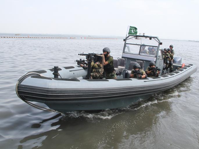 Pakistan caught 30 Indian fishermen on international border | पाकिस्तानने आंतरराष्ट्रीय सीमेवर 30 भारतीय मच्छीमारांना पकडले Pakistan caught 30 Indian fishermen on international border | पाकिस्तानने आंतरराष्ट्रीय सीमेवर 30 भारतीय मच्छीमारांना पकडले