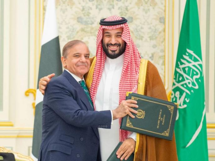 An attack on one country is an attack on both countries Pakistan, Saudi Arabia sign major defense deal | एका देशावर झालेला हल्ला हा दोन्ही देशांवरील आक्रमण; पाकिस्तान, सौदी अरेबियात झाला मोठा संरक्षण करार