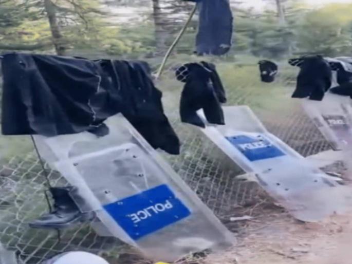 Army mocked in Pakistan-occupied Kashmir; Uniforms and helmets sold for just Rs 10, video goes viral | पाकव्याप्त काश्मीरमध्ये सैन्याची थट्टा; फक्त १० रुपयांत गणवेश-हेल्मेट विक्रीला, व्हिडीओ व्हायरल Army mocked in Pakistan-occupied Kashmir; Uniforms and helmets sold for just Rs 10, video goes viral | पाकव्याप्त काश्मीरमध्ये सैन्याची थट्टा; फक्त १० रुपयांत गणवेश-हेल्मेट विक्रीला, व्हिडीओ व्हायरल