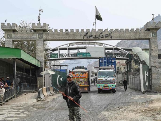 Pakistan Crisis Now Taliban stopped thousands of trucks of Pakistan border crossing closed tension increased pakistan economic crisis | Pakistan Crisis : आता तालिबाननं थांबवले पाकिस्तानचे हजारो ट्रक, बॉर्डर क्रॉसिंग बंद; वाद चिघळला Pakistan Crisis Now Taliban stopped thousands of trucks of Pakistan border crossing closed tension increased pakistan economic crisis | Pakistan Crisis : आता तालिबाननं थांबवले पाकिस्तानचे हजारो ट्रक, बॉर्डर क्रॉसिंग बंद; वाद चिघळला