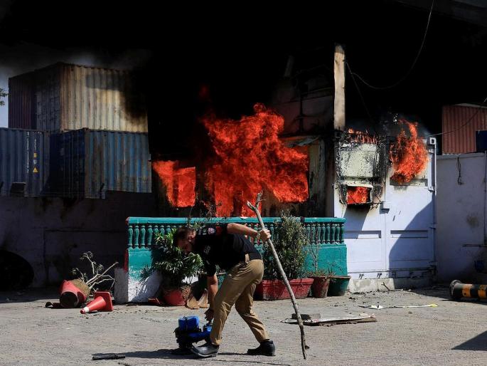 Attack on US embassy in Pakistan, 10 killed | पाकिस्तानात अमेरिकेच्या दूतावासावर हल्ला, १० ठार Attack on US embassy in Pakistan, 10 killed | पाकिस्तानात अमेरिकेच्या दूतावासावर हल्ला, १० ठार