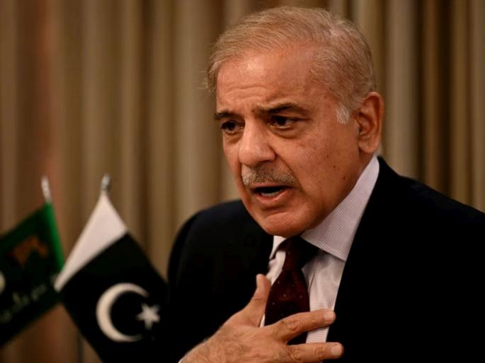 In Pakistan, government employees cannot run Facebook-Instagram without permission, Shehbaz Sarkar's arbitrary order | पाकिस्तानात सरकारी कर्मचाऱ्यांना परवानगी शिवाय फेसबुक-इंस्टाग्राम चालवता येणार नाही, शहबाज सरकारचं 'फर्मान' In Pakistan, government employees cannot run Facebook-Instagram without permission, Shehbaz Sarkar's arbitrary order | पाकिस्तानात सरकारी कर्मचाऱ्यांना परवानगी शिवाय फेसबुक-इंस्टाग्राम चालवता येणार नाही, शहबाज सरकारचं 'फर्मान'