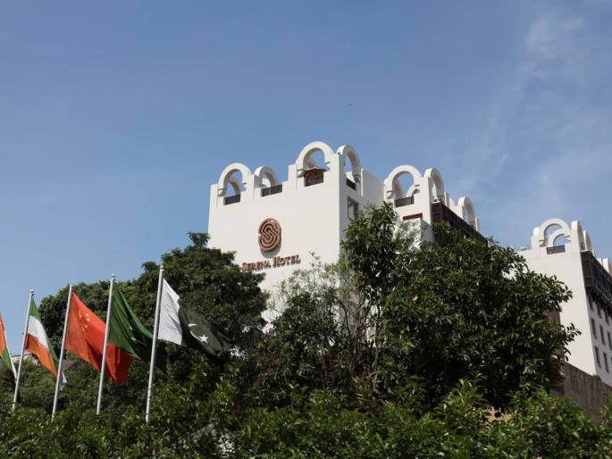 Pakistan's international embarrassment! Hosted the US-Iran talks, but it's time for the Shahbaz government to foot the hotel bill | पाकिस्तानची आंतरराष्ट्रीय नामुष्की ! अमेरिका-इराण चर्चेचे यजमानपद भूषवले, पण हॉटेलचे बिल थकवण्याची शहबाज सरकारवर आली वेळ Pakistan's international embarrassment! Hosted the US-Iran talks, but it's time for the Shahbaz government to foot the hotel bill | पाकिस्तानची आंतरराष्ट्रीय नामुष्की ! अमेरिका-इराण चर्चेचे यजमानपद भूषवले, पण हॉटेलचे बिल थकवण्याची शहबाज सरकारवर आली वेळ