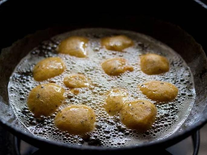 Government launches programme for converting used cooking oil into biodiesel | भजी तळण्यासाठी वापरलेल्या तेलावर धावणार कार; प्रदूषण टाळण्यास लागणार हातभार Government launches programme for converting used cooking oil into biodiesel | भजी तळण्यासाठी वापरलेल्या तेलावर धावणार कार; प्रदूषण टाळण्यास लागणार हातभार